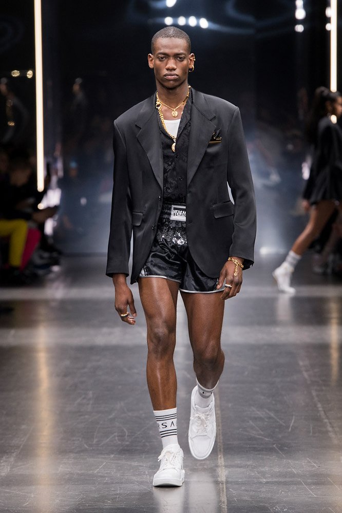 Versace Fall Winter 2019 Milan Runway Collection fashion week menswear donatella ford