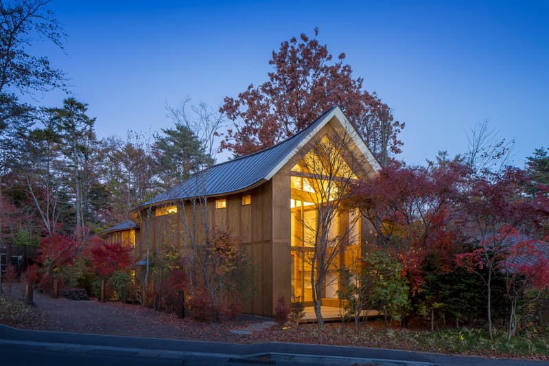 Shigeru Ban Shishi-Iwa House japan winding roof woods