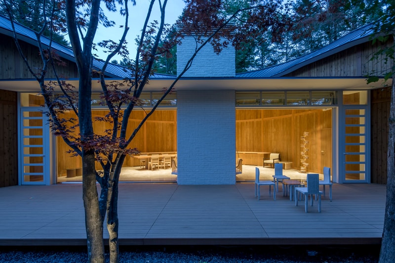 Shigeru Ban Shishi-Iwa House japan winding roof woods
