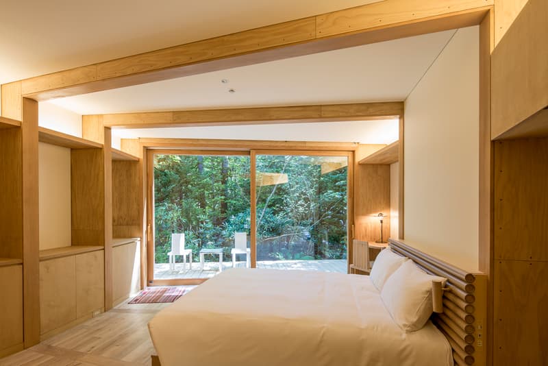 Shigeru Ban Shishi-Iwa House japan winding roof woods