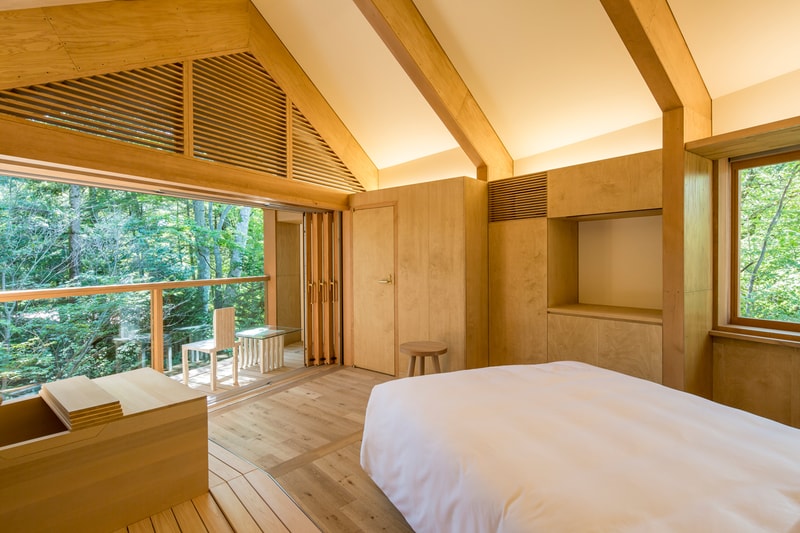Shigeru Ban Shishi-Iwa House japan winding roof woods