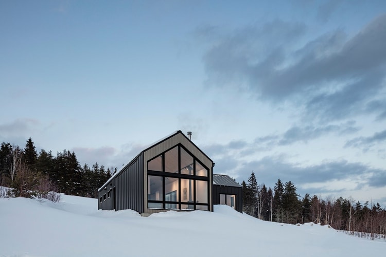 Chalet du Bois Flotté Drifts in the Canadian Hills