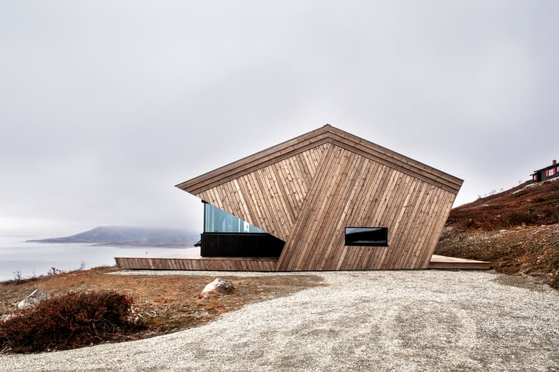 hooded cabin Arkitektærelset norway wooden Imingfjell