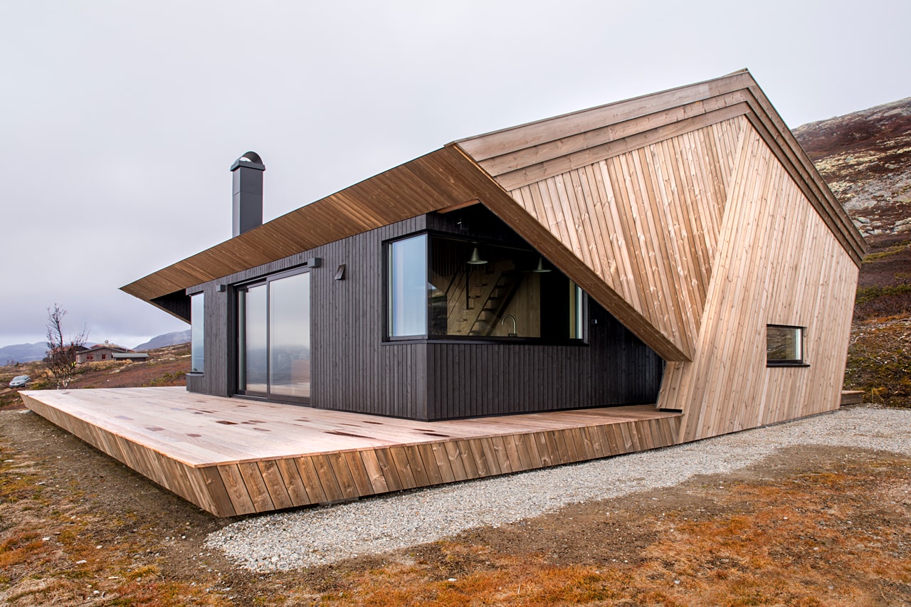 hooded cabin Arkitektærelset norway wooden Imingfjell