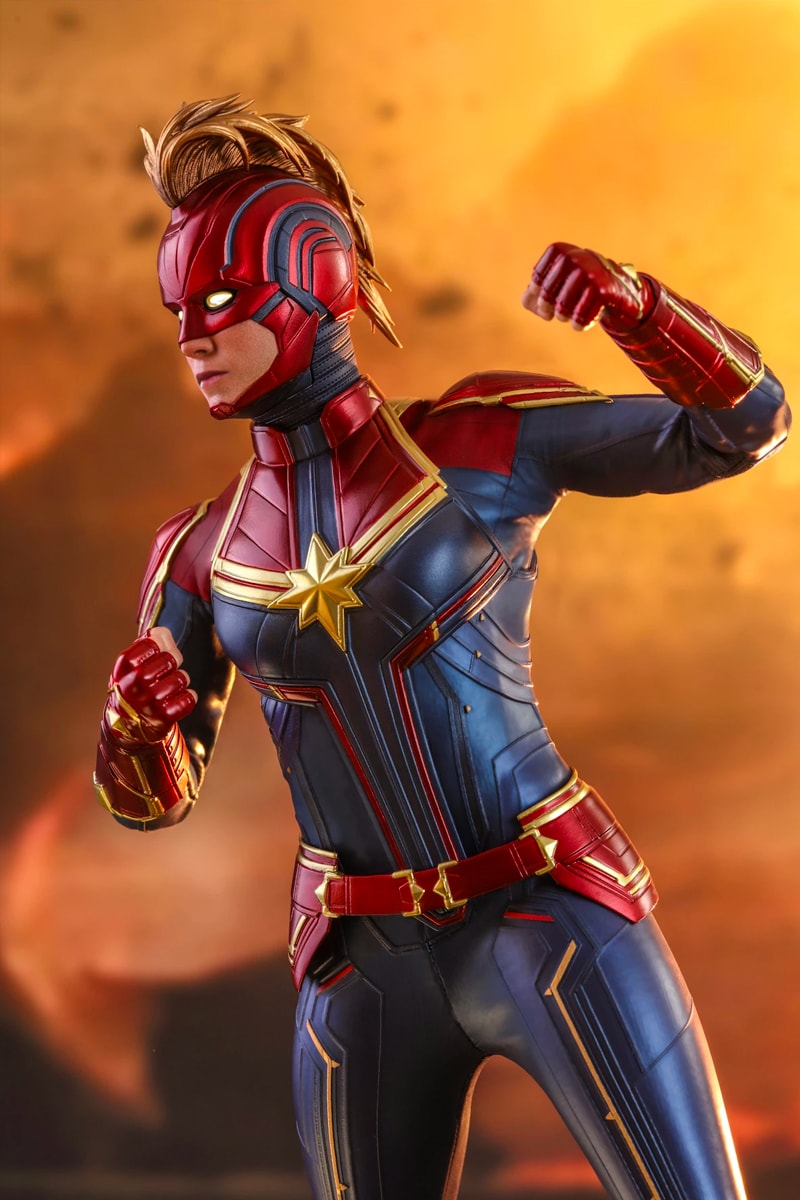 Hot Toys Captain Marvel Sixth Scale Figure