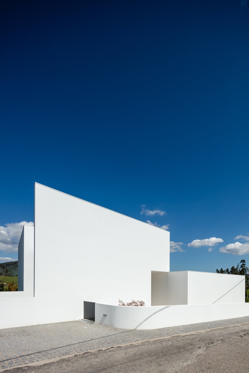 modern gafarim house Tiago do Vale Architects Bridge of Lima ponte de lima Portugal 