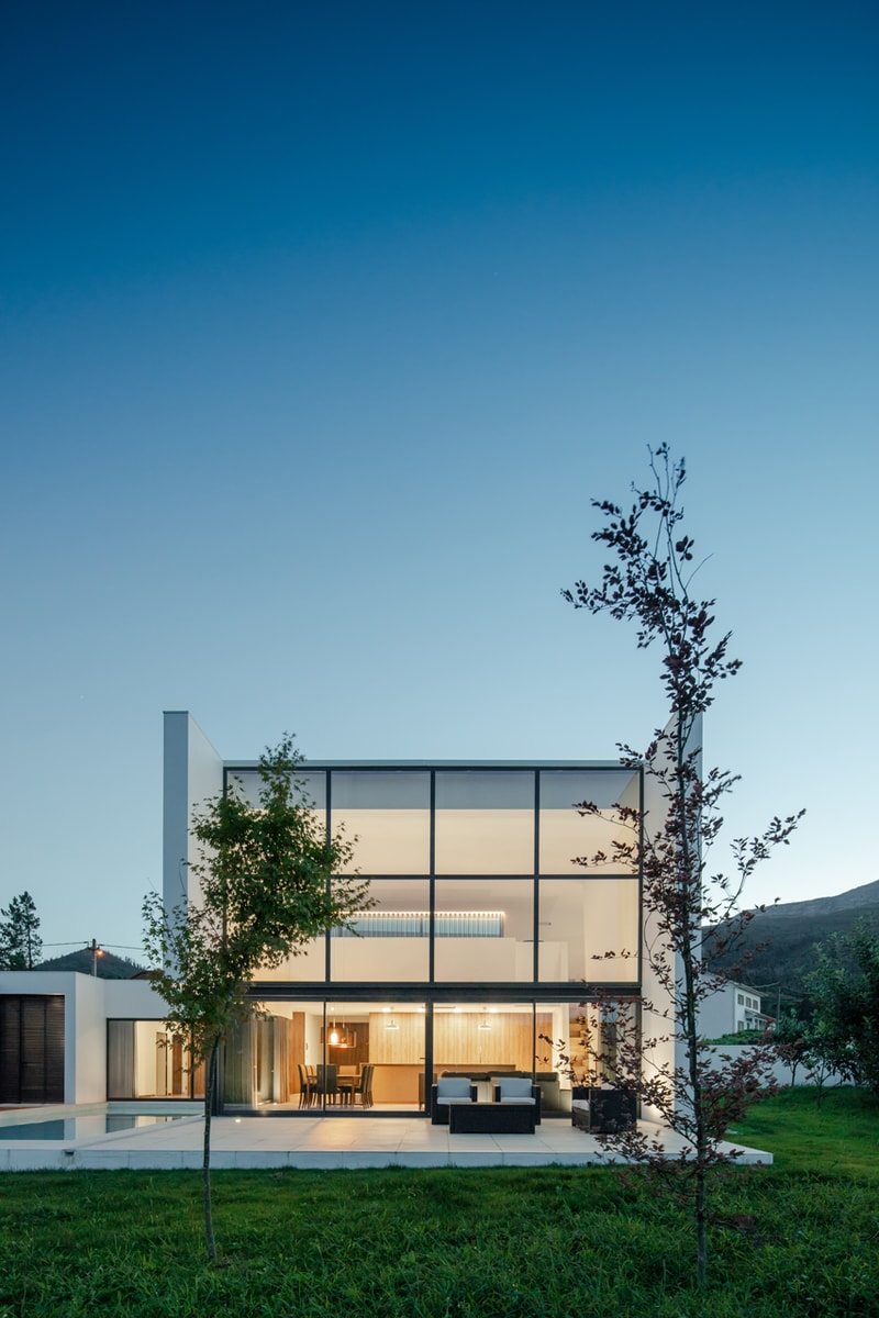 modern gafarim house Tiago do Vale Architects Bridge of Lima ponte de lima Portugal 