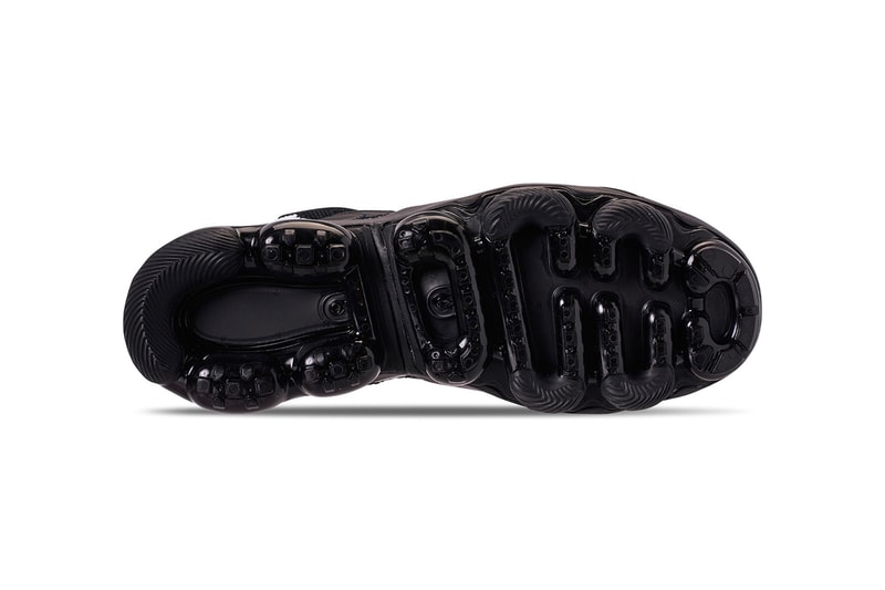 Nike's Wild Print Vapormax Gliese Goes Stealthy white black images footwear info release drop 