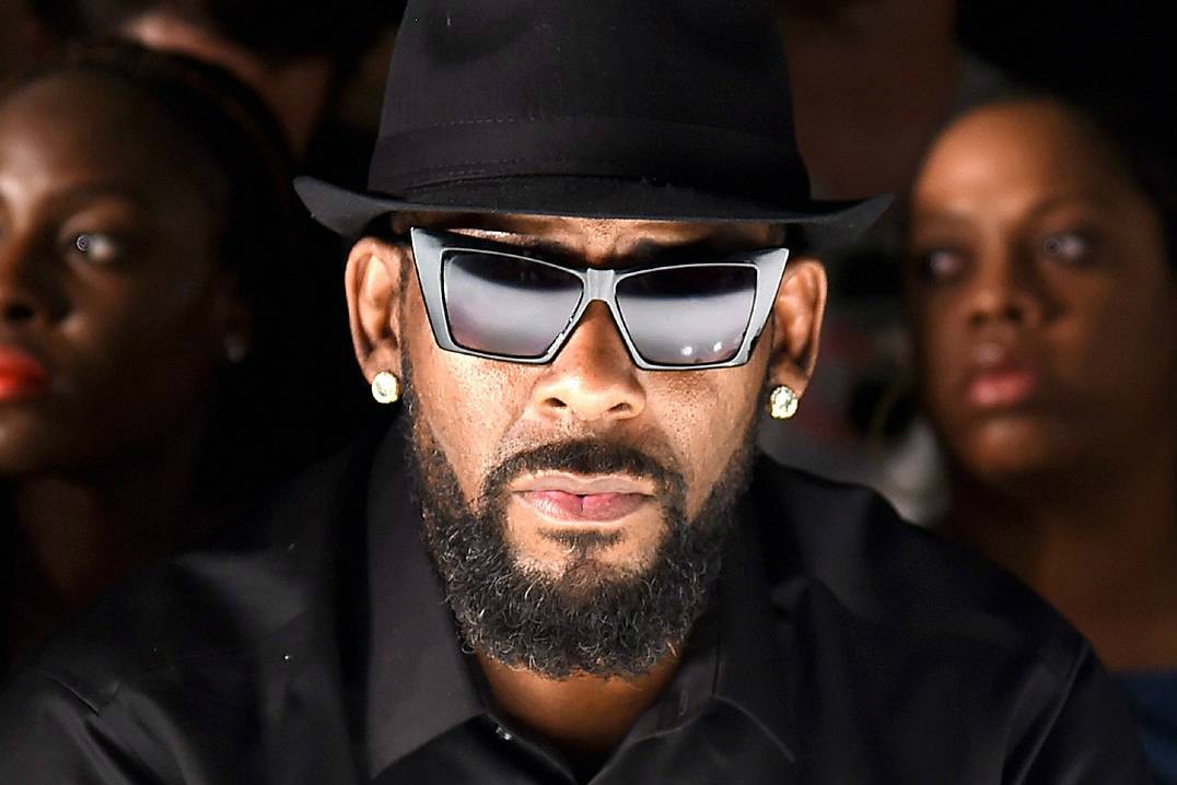 R. Kelly Charged Aggravated Criminal Sexual Abuse 10 counts chicago underage
