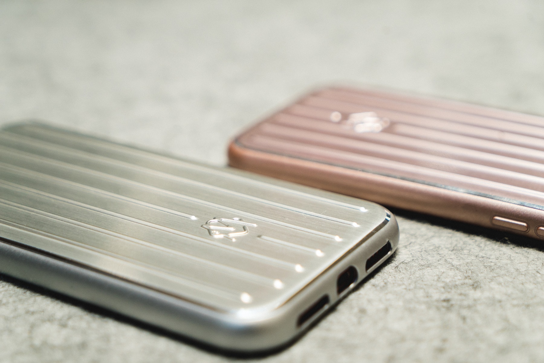 RIMOWA Aluminium Groove Apple iPhone Case Closer Look Pink Silver