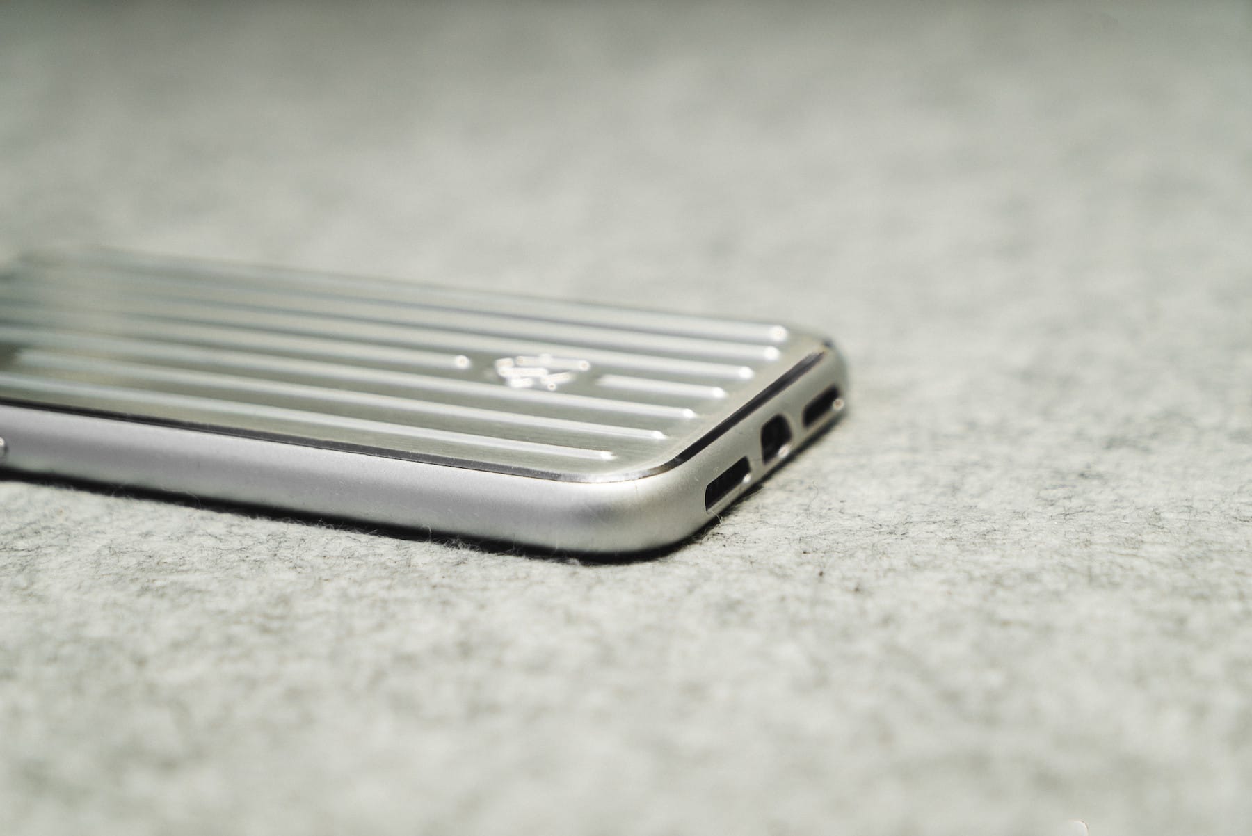 aluminium groove case for iphone xr