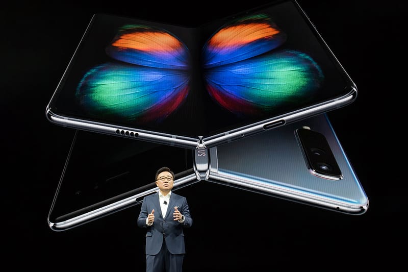What Do Tech Industry Experts Really Think of Samsung’s Foldable Smartphone?