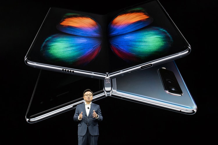 What Do Tech Industry Experts Really Think of Samsung’s Foldable Smartphone?