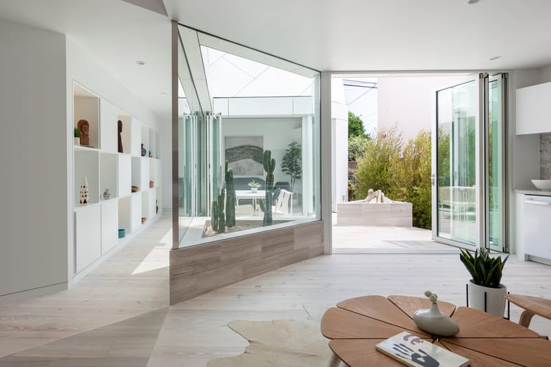 FreelandBuck's New Single-Family Home Intricately Weaves Exterior and Interior Spaces