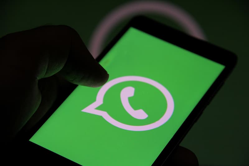 Whatsapp Messenger App Facebook Social Network Chat Authentication Security Face ID Touch ID verification authentication