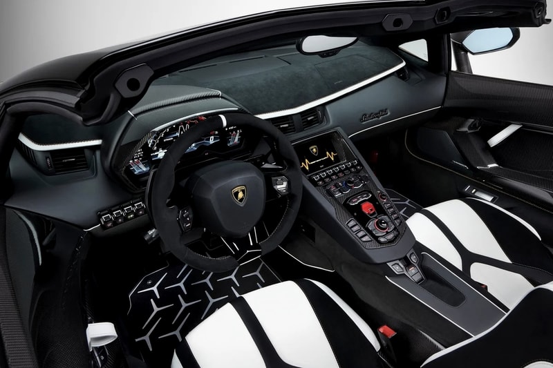 Lamborghini Aventador SVJ Roadster Car Details Info Information Italian Hypercar 2019 Geneva Motor Show 800 Units Limited Edition 556kW 720 Nm V12 Engine 100 kph 2.9 seconds 0-200 8.8 Automotive Cars Parts