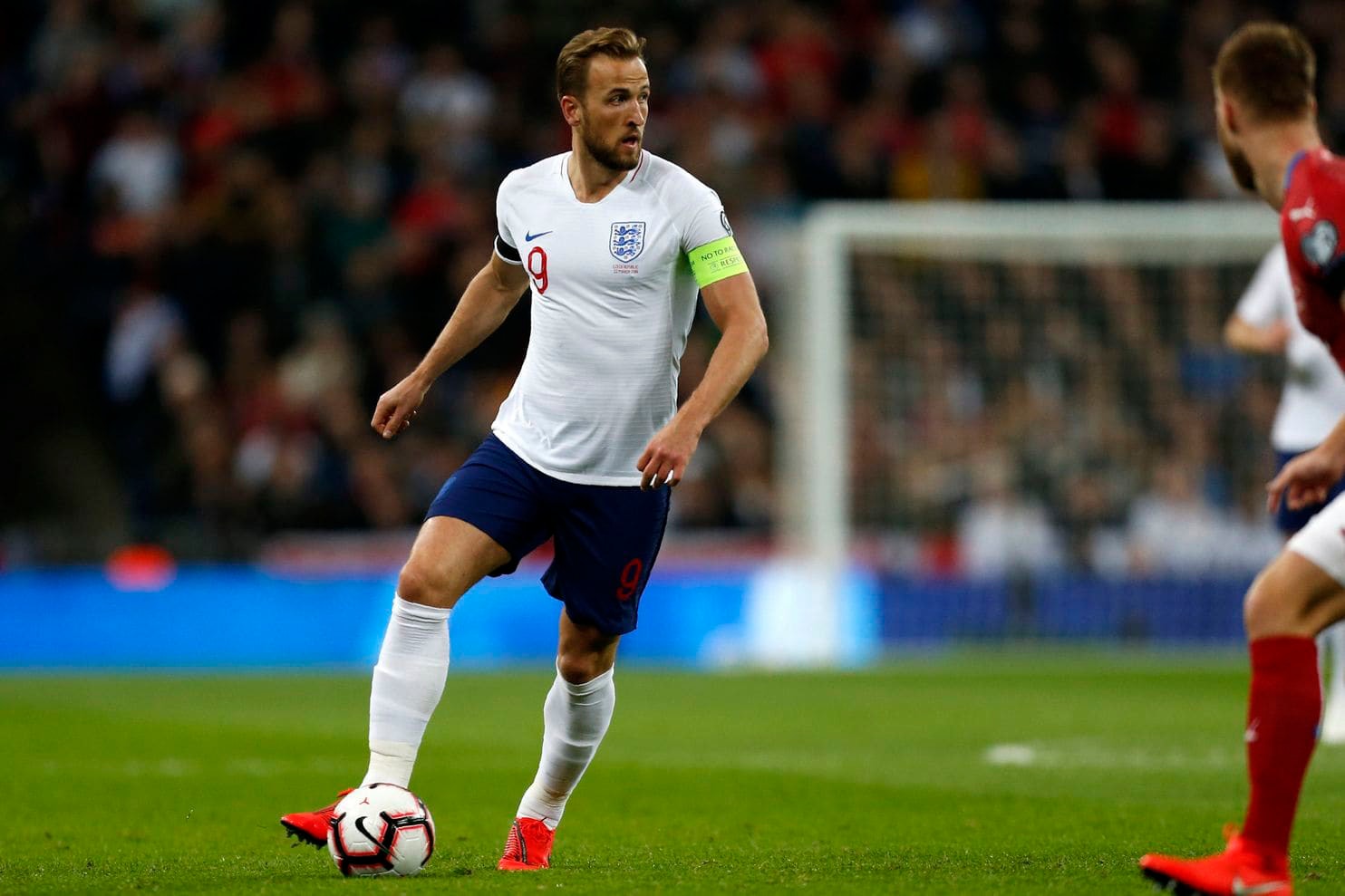 English Footballer Harry Kane Wants to Join the NFL soccer tottenham hotspur england premier league kicker striker 