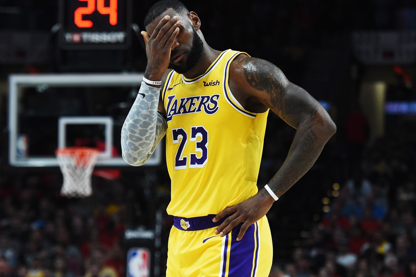 Lakers Players Meeting LeBron James teammate mistakes reaction