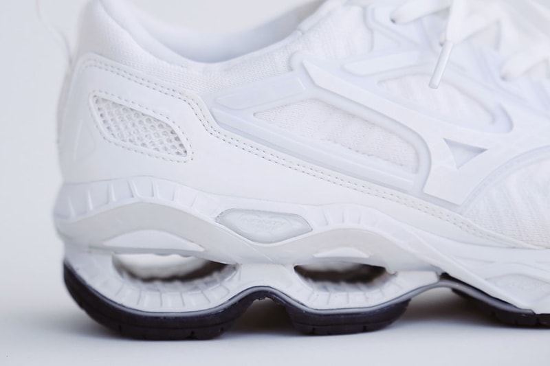 Mizuno Wave Creation Waveknit White Mita Sneakers BEAMS JAPAN 3F DOVER STREET MARKET GINZA GR8 Atmos OSHMAN'S GETTRY BOSTON CLUB PASSOVER Triple White High End Performance Sneaker New Drop Release Information Infinity Wave PU Foam Sole 80s 90s Silhouette