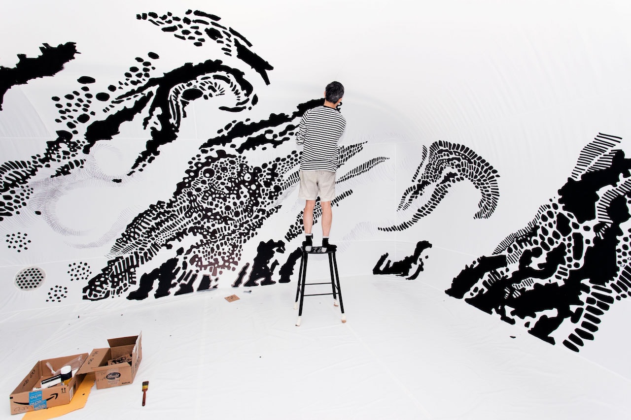 oscar oiwa visionaire black and light immersive mural new york city installation artwork