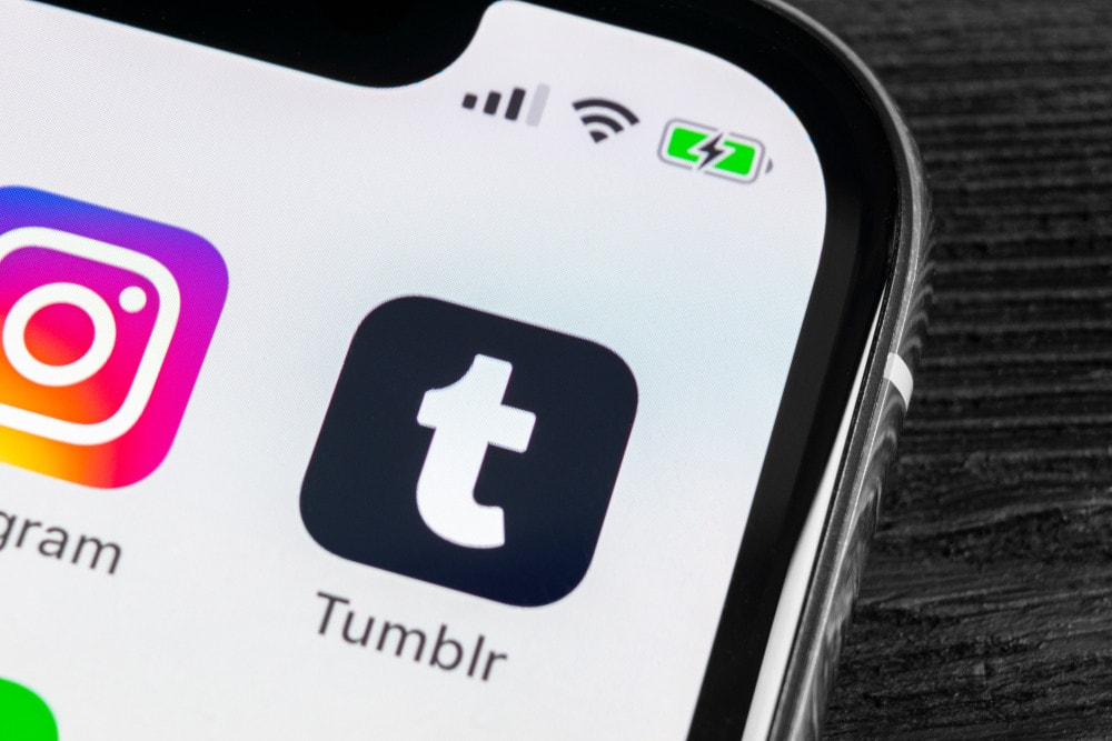 Tumblr Traffic Dropped by 150 Million Due to Porn Ban Social Media People Adult Content NSFW Sexual Non-Explicit Art LGBT Real Life Gifs Illustrations