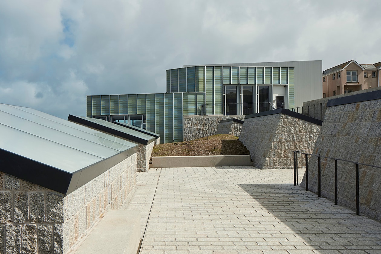 UK Best Art Gallery guide london uk liverpool scotland englad glasgow bristol hauser wirth somerset spike island ashmolean oxford kettles yard cambridge kaws yorkshire sculpture park tate st ives turner contemporary hepworth wakefield whitworth manchester visit art trip staycation plan tickets tips recommended