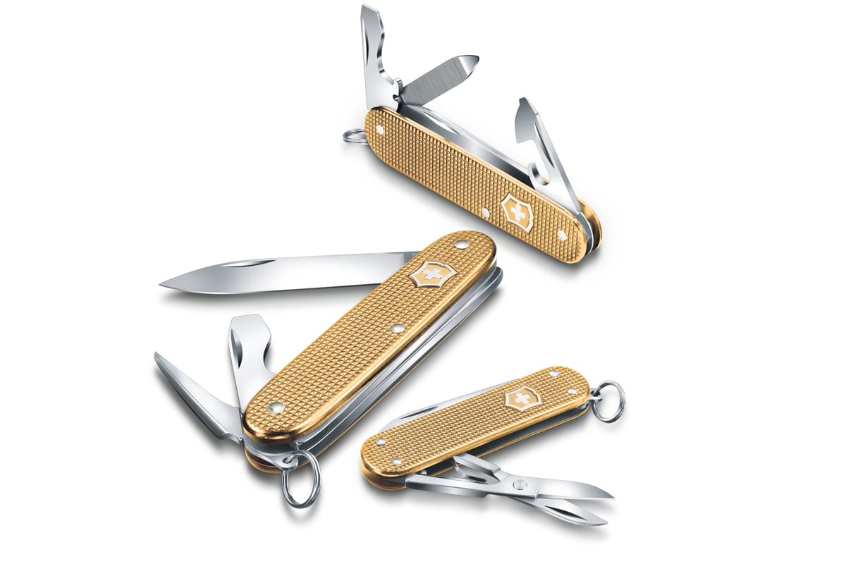 Victorinox Classic Swiss pocket knife with 1 gram gold bar 0.6203.87 with 6  different functions