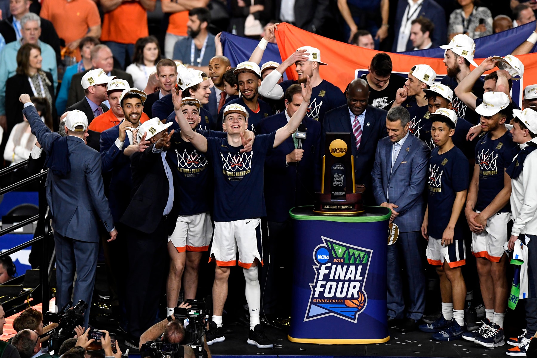 Virginia Defeats Texas Tech in 2019 NCAA Finals march madness basketball champions De’Andre Hunter Cavaliers Red Raiders