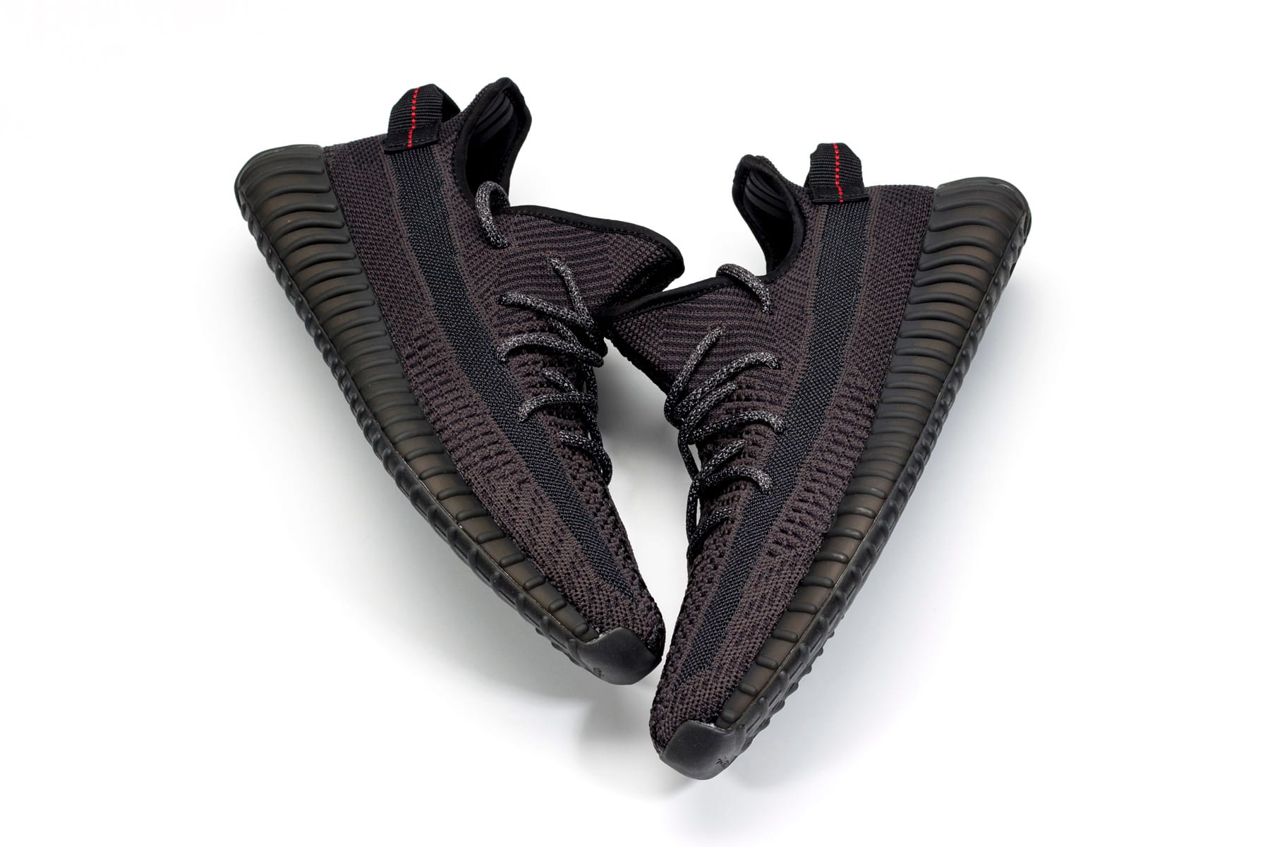 yeezy shoes all black