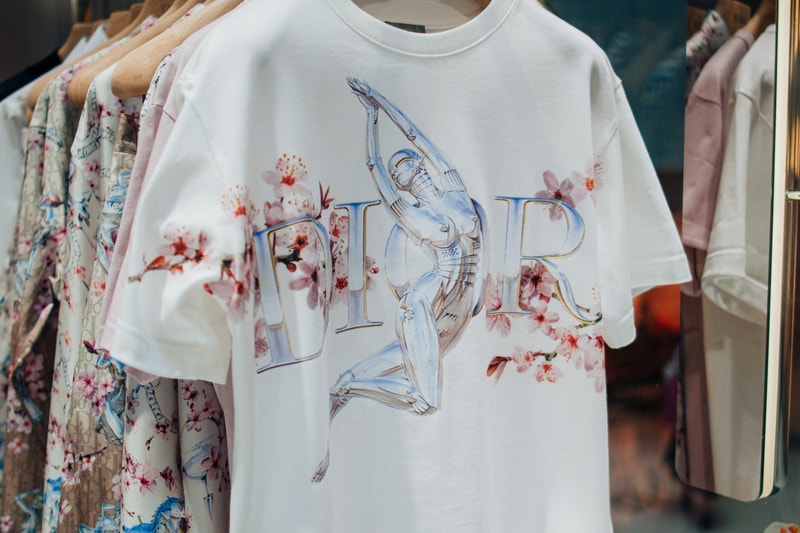 Dior Men Hajime Sorayama Retro Futuristic Collection Full Look Hong Kong Landmark Pre-Fall 2019 bags accessories b23 sneaker backpack kim jones matthew m williams tee shirt suit buckle rollercoaser