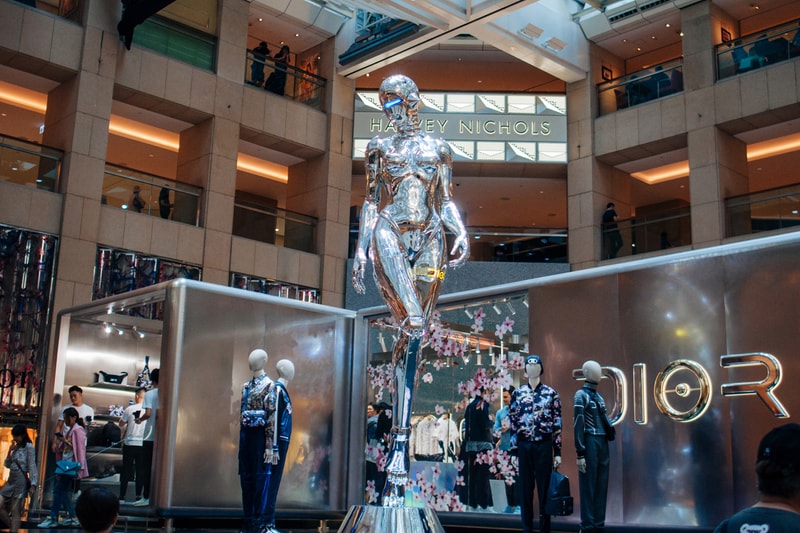 Dior Men Hajime Sorayama Retro Futuristic Collection Full Look Hong Kong Landmark Pre-Fall 2019 bags accessories b23 sneaker backpack kim jones matthew m williams tee shirt suit buckle rollercoaser