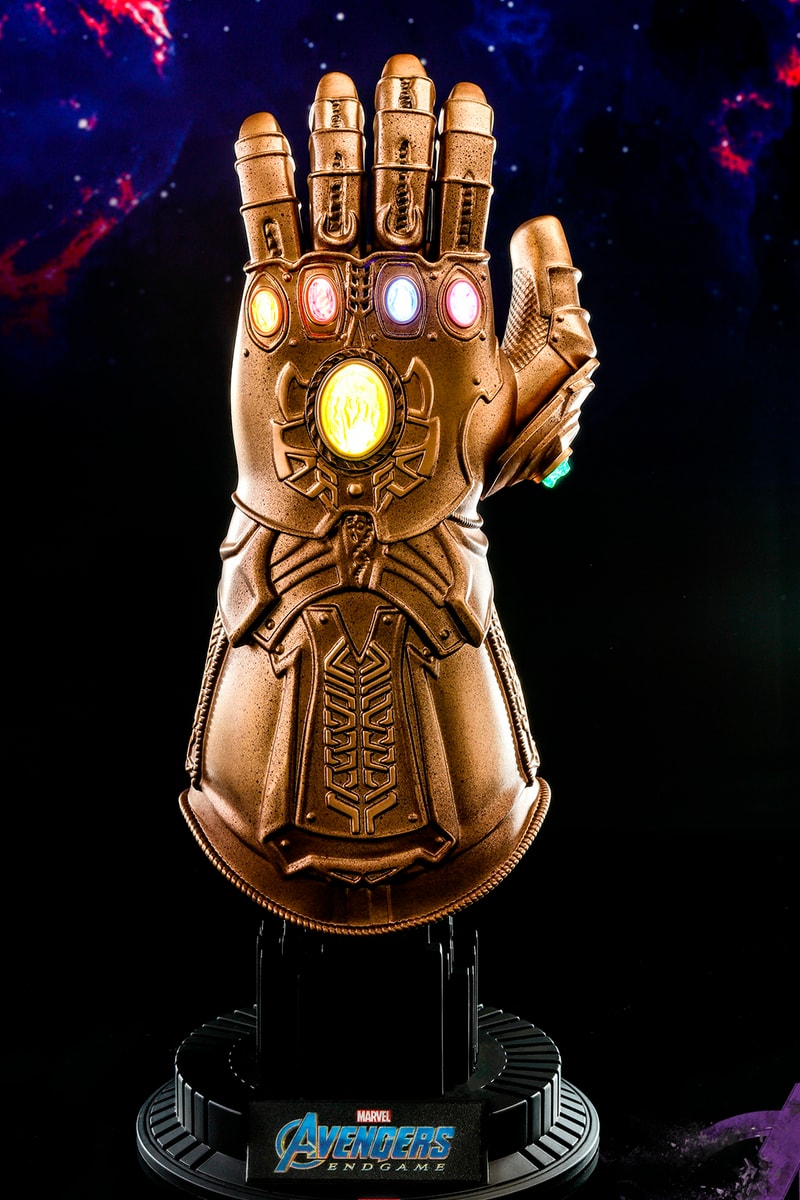 Hot Toys Avengers: Endgame Infinity Gauntlet Collectible thanos marvel cinematic universe 