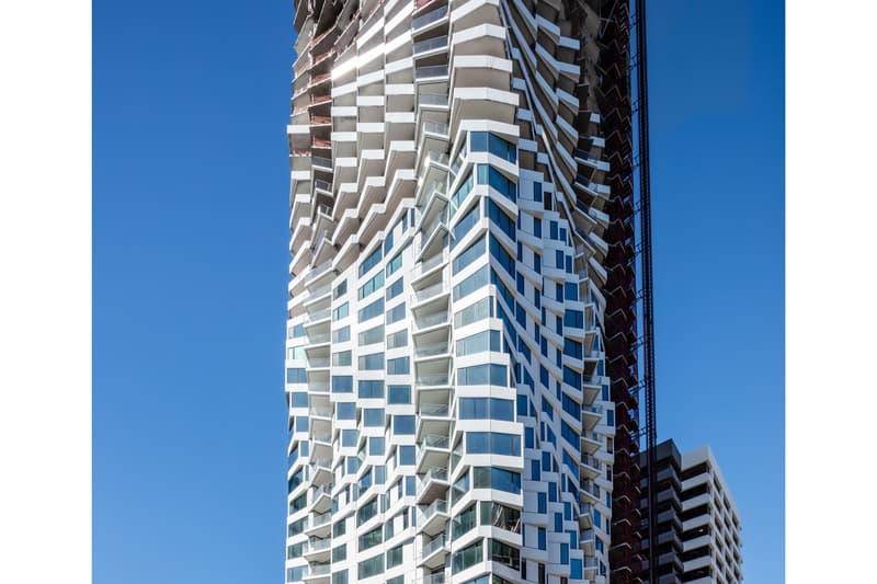 mira san francisco spiraling apartment condominium curved building studio gang architecture jeanne gang time 100 architect