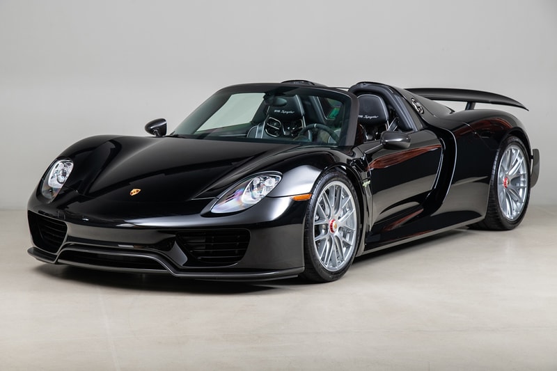 Porsche 918 Spyder Hybrid Onyx Black Silver Accents Environmental Super Car Hypercar Weissach Package 628 miles magnesium motorsport wheels, lighter brake design titanium bolts chassis rear carbon fibre spoilers 214 mph 875bhp 2.4seconds 944 lb-ft torque 4.6ltr V8 Race Engine 