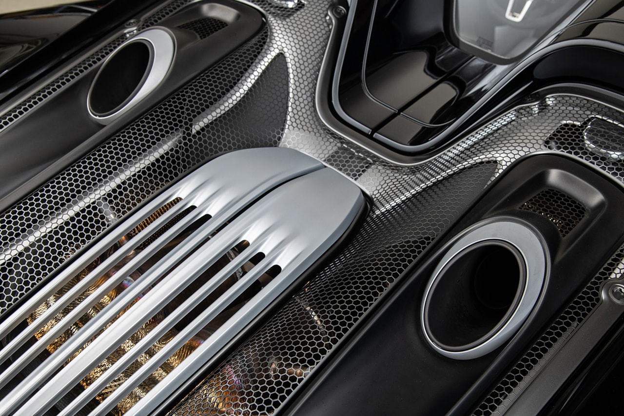 Porsche 918 Spyder Hybrid Onyx Black Silver Accents Environmental Super Car Hypercar Weissach Package 628 miles magnesium motorsport wheels, lighter brake design titanium bolts chassis rear carbon fibre spoilers 214 mph 875bhp 2.4seconds 944 lb-ft torque 4.6ltr V8 Race Engine 