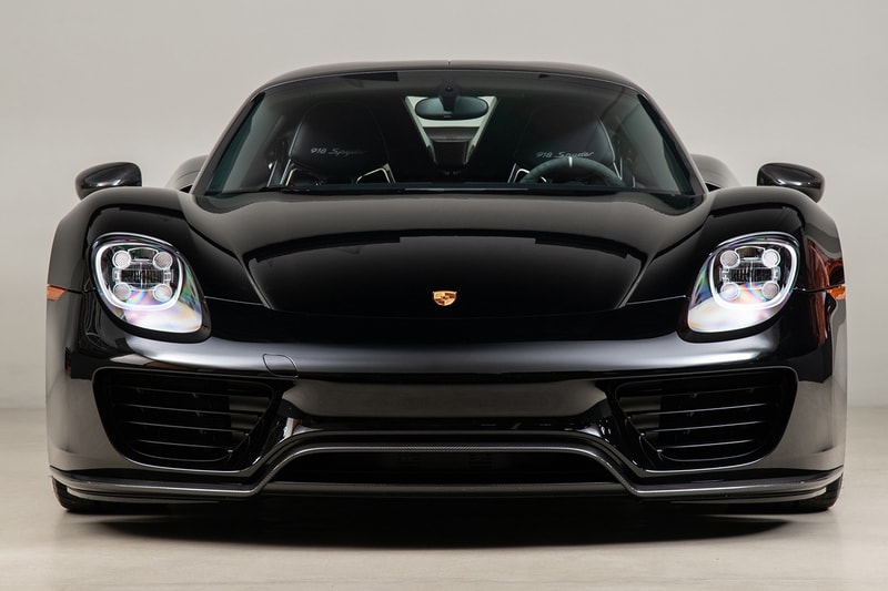 Porsche 918 Spyder Hybrid Onyx Black Silver Accents Environmental Super Car Hypercar Weissach Package 628 miles magnesium motorsport wheels, lighter brake design titanium bolts chassis rear carbon fibre spoilers 214 mph 875bhp 2.4seconds 944 lb-ft torque 4.6ltr V8 Race Engine 