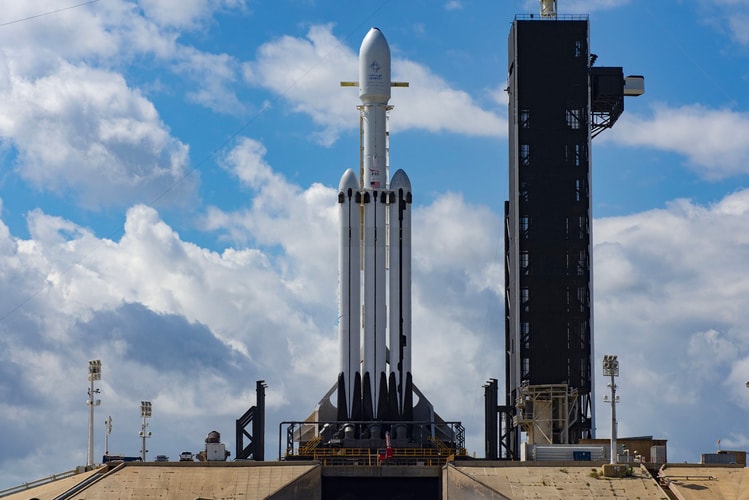 UPDATE: SpaceX Successfully Launches and Lands its Falcon Heavy