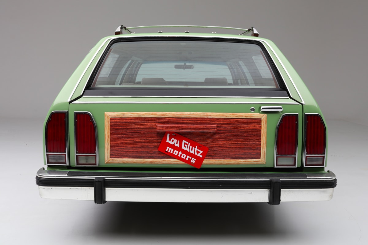 Wagon Queen Family Truckster Replica Sold $100,000 USD national lampoon's vacation barrett-jackson palm beach auction Chevy Chase Beverly D'Angelo Ford