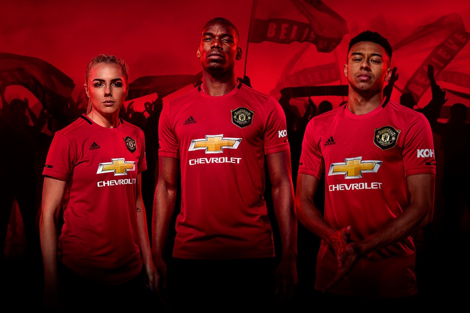 Adidas Manchester United Icons Long Sleeve T-Shirt Retro Jersey 2019/20.