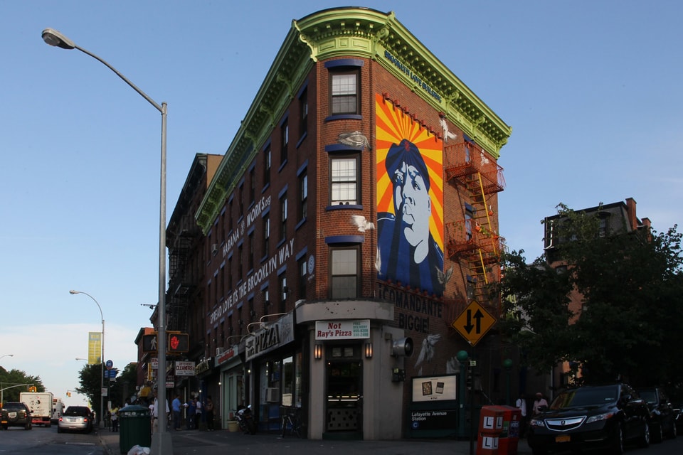 Notorious B.I.G vira nome de rua no bairro do Brooklyn, em Nova York