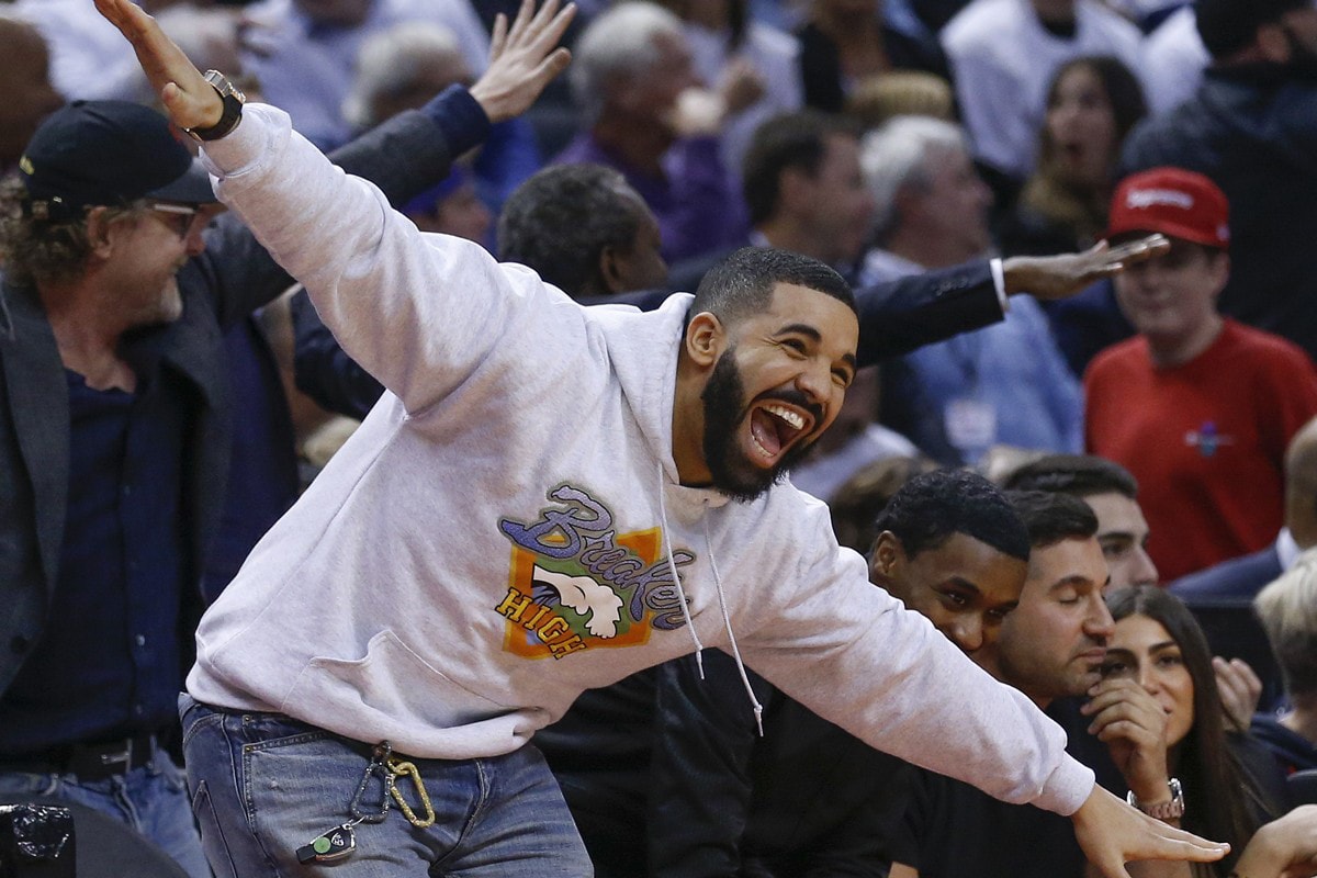 Drake Reportedly Received Private Jet Free ovo
