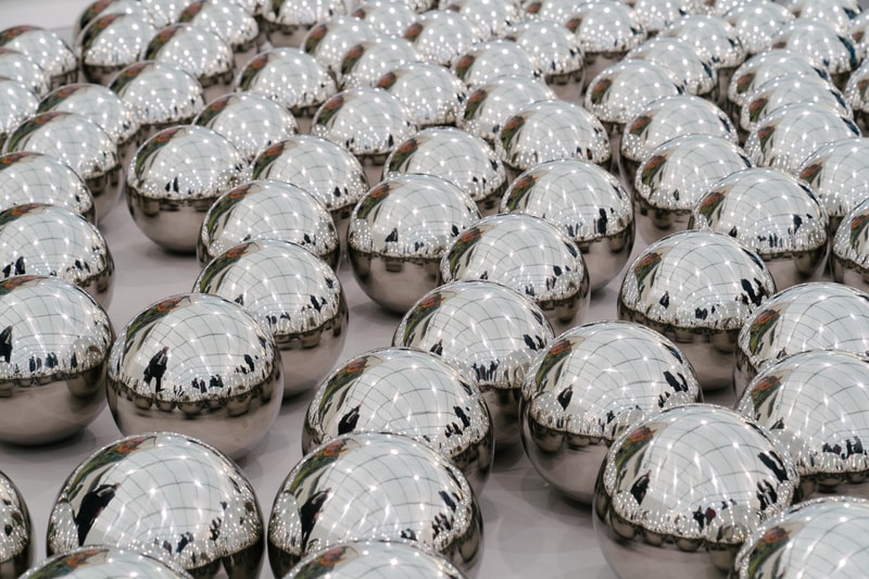 frieze new york best booths salon 94 perrotin gagosian white cube kaikai kiki takashi murakami tom sachs 