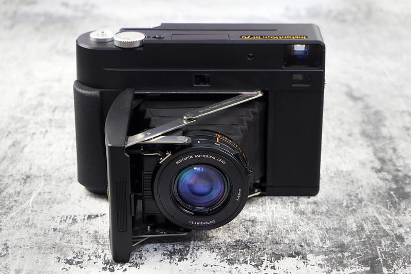 analog instant camera