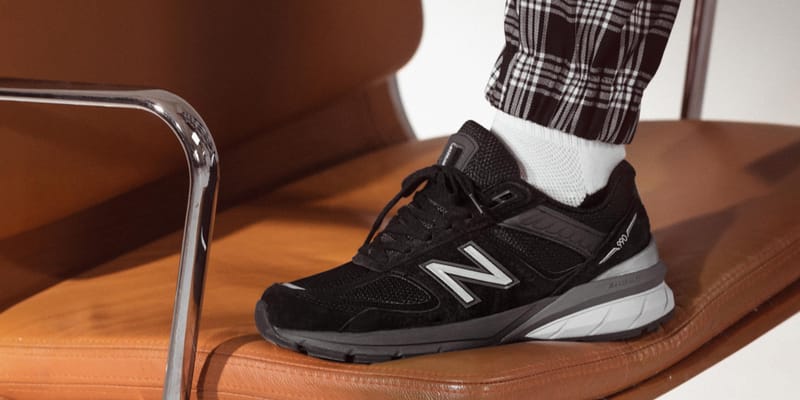 990v5 black on feet