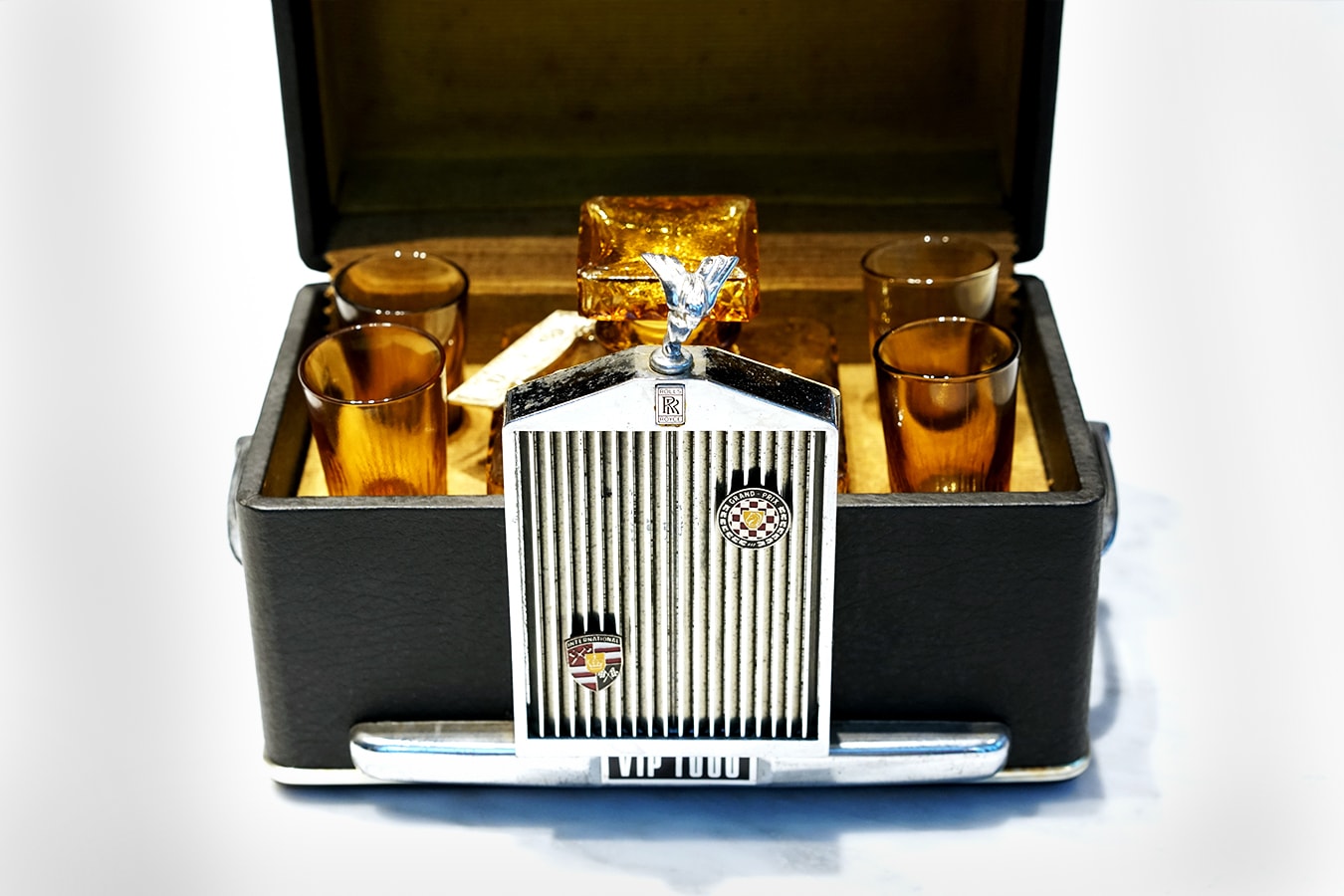 Rolls-Royce 1960 VIP 1000 Decanter Set Retrospect Gin British Motors Luxury Phantom Wraith Ghost Vintage Antique Drinks Alcohol Gin 