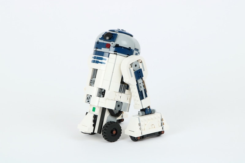 LEGO 'Star Wars' BOOST Droid Commander Set Details set programmable R2-D2, the Gonk droid, and the Mouse droid application controllable drop date price info release 