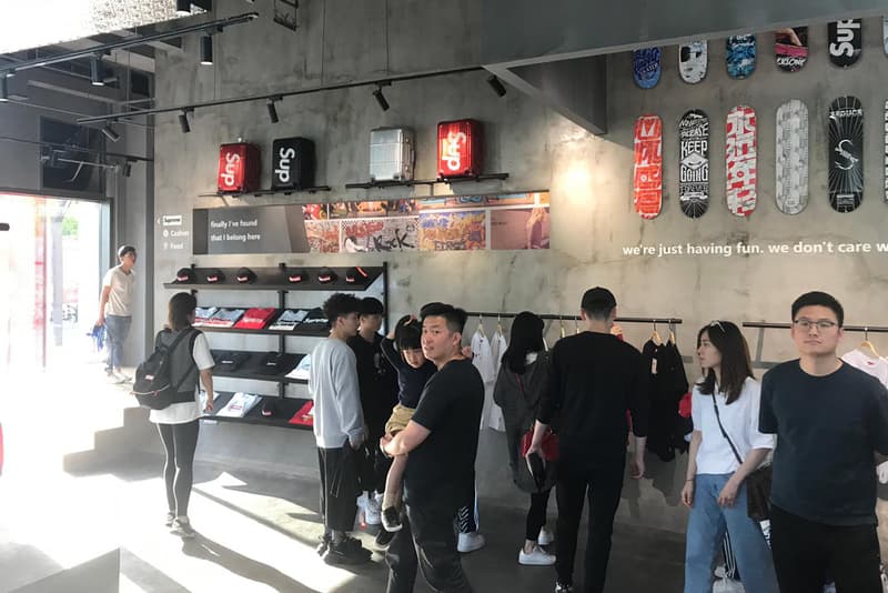 Shanghai Supreme Italia Store Look Fake Counterfeit