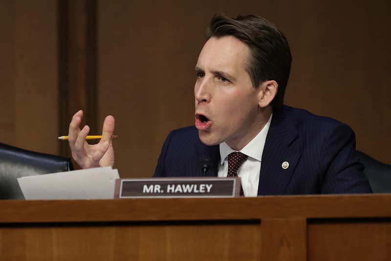 senator josh hawley missouri ban loot box microtransactions pay to win gaming video games pc xbox ps4 law senate US america united states