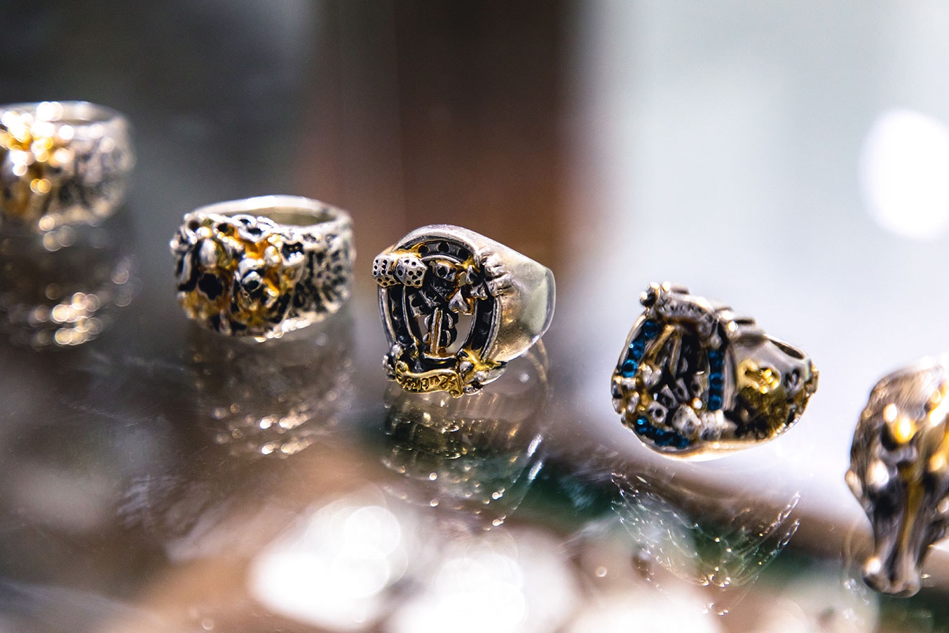 Bill Wall Leather Silver Jewelry Interview skulls vinavast Malibu silversmith Hong Kong Skulls Gold Diamond Smiley Face Silver 925 accessories rings bracelets bangles earrings