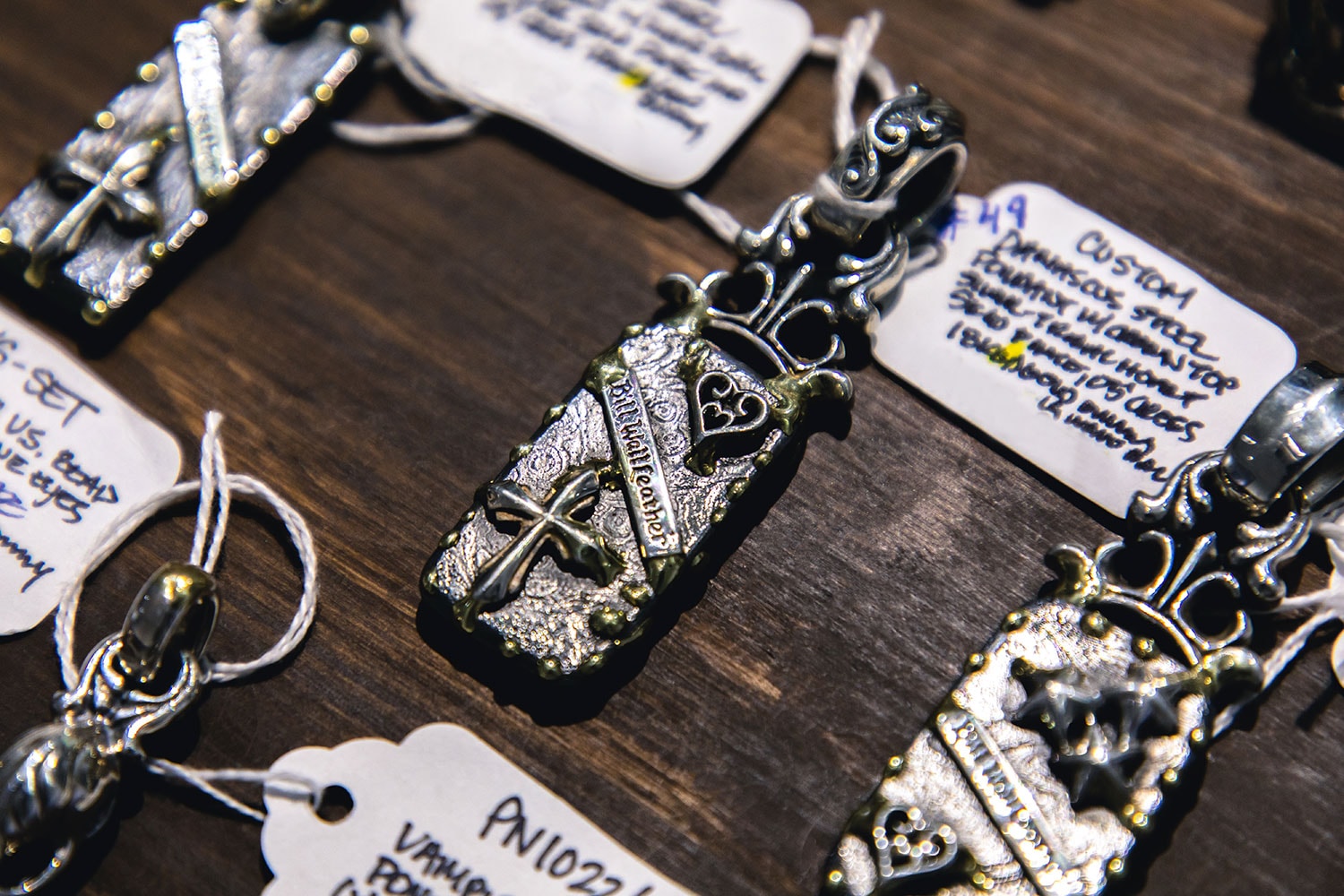 Bill Wall Leather Silver Jewelry Interview skulls vinavast Malibu silversmith Hong Kong Skulls Gold Diamond Smiley Face Silver 925 accessories rings bracelets bangles earrings